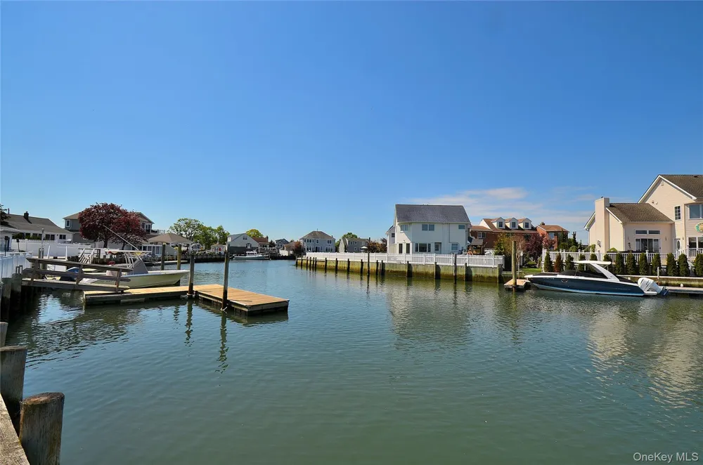 2586 Riverside Drive Wantagh, NY 11793
