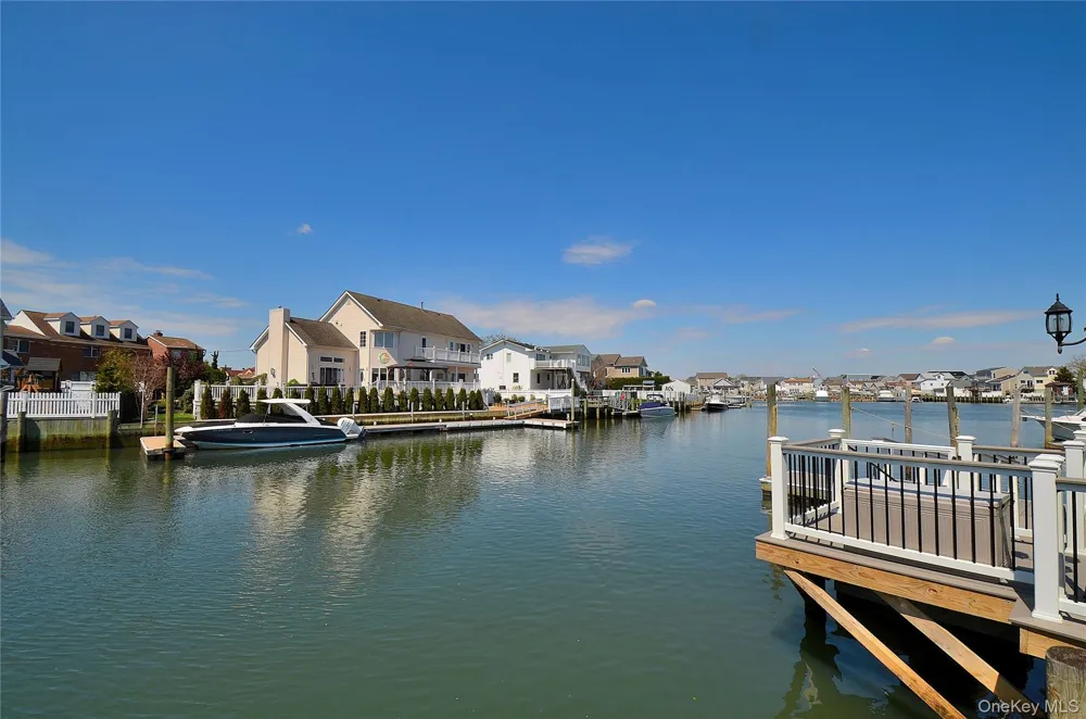 2586 Riverside Drive Wantagh, NY 11793