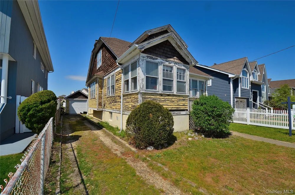 2586 Riverside Drive Wantagh, NY 11793
