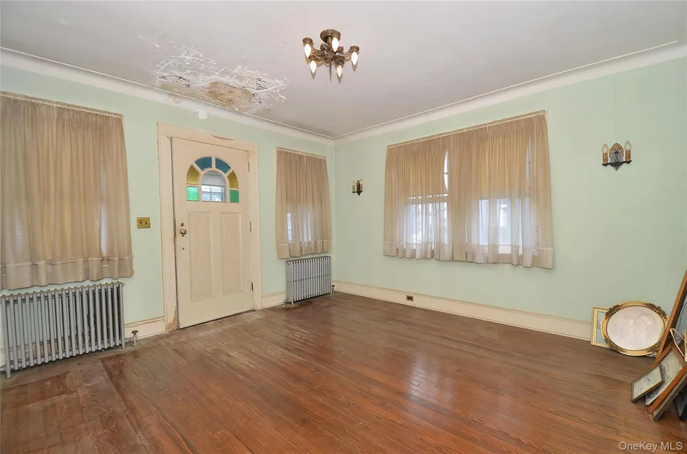 2586 Riverside Drive Wantagh, NY 11793