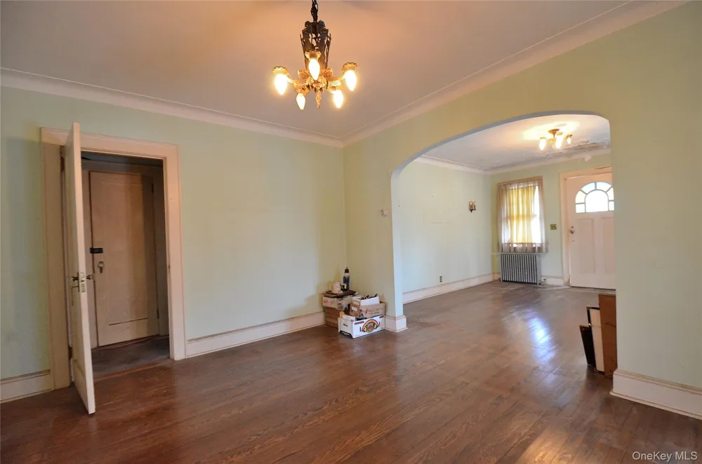 2586 Riverside Drive Wantagh, NY 11793