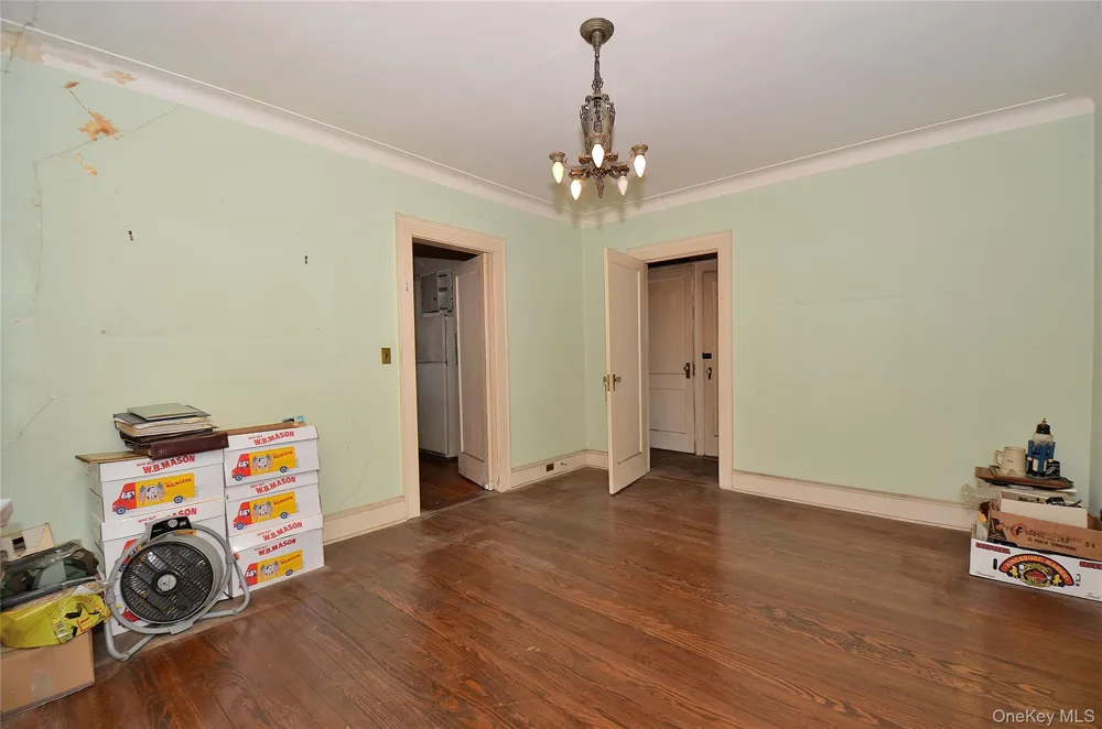2586 Riverside Drive Wantagh, NY 11793