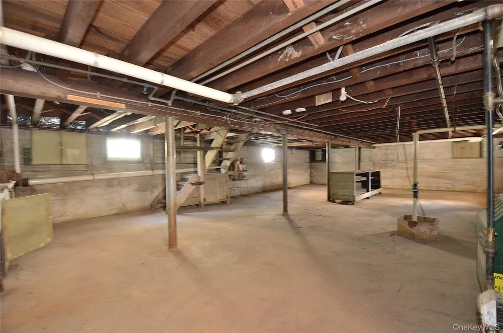 2586 Riverside Drive Wantagh, NY 11793