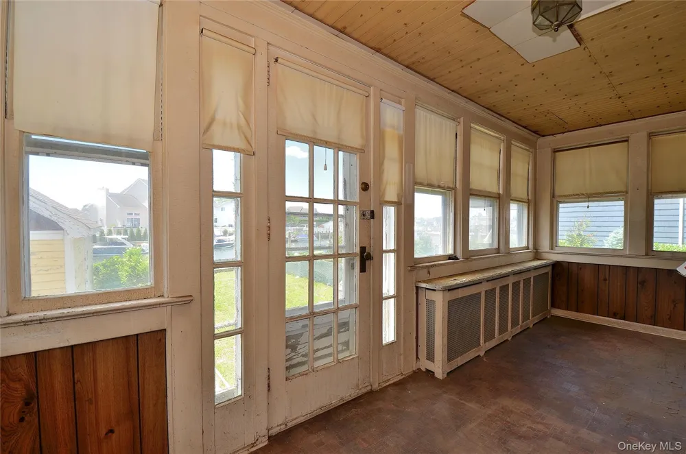 2586 Riverside Drive Wantagh, NY 11793