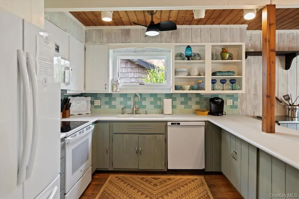 17 Bungalow Walk Ocean Beach, NY 11770