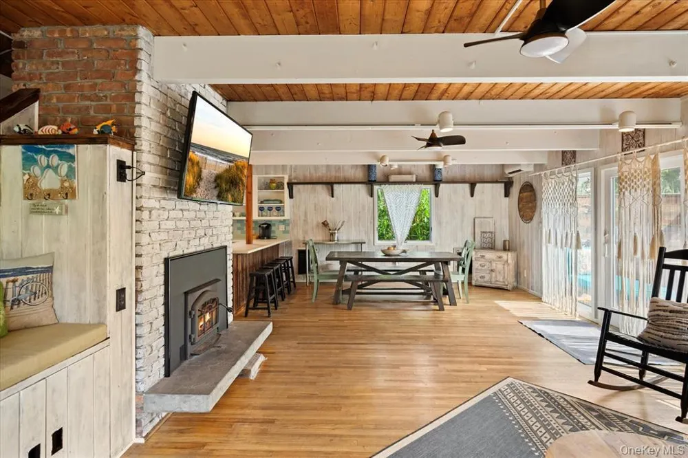 17 Bungalow Walk Ocean Beach, NY 11770