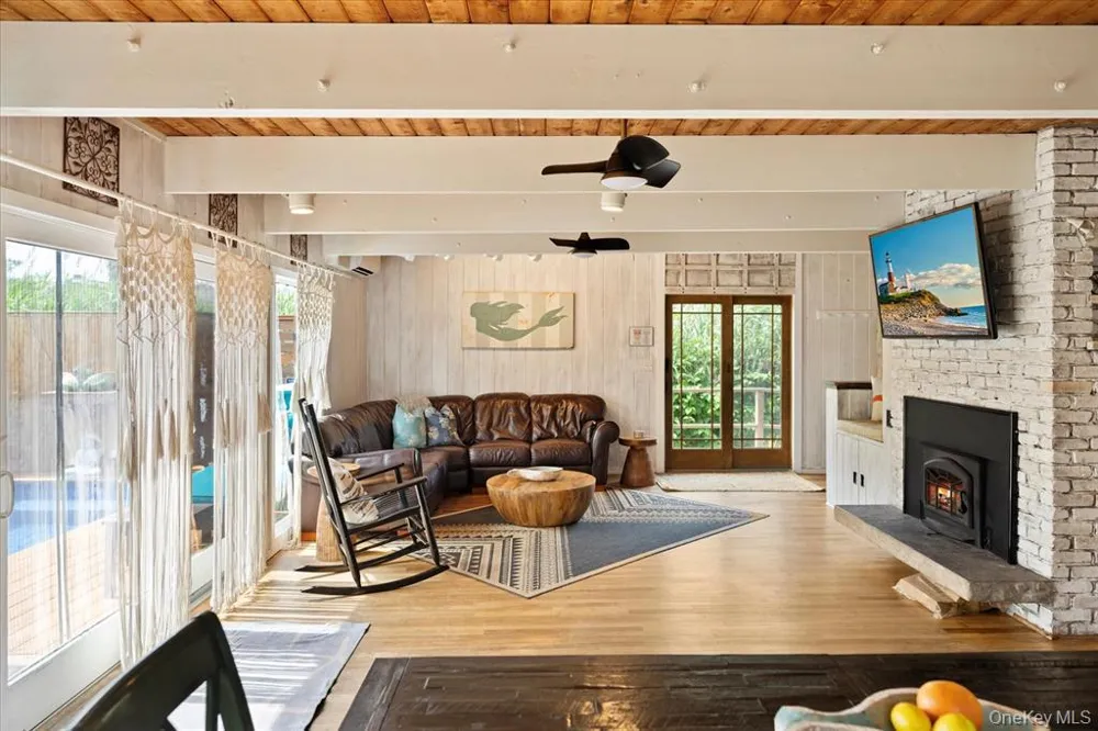 17 Bungalow Walk Ocean Beach, NY 11770