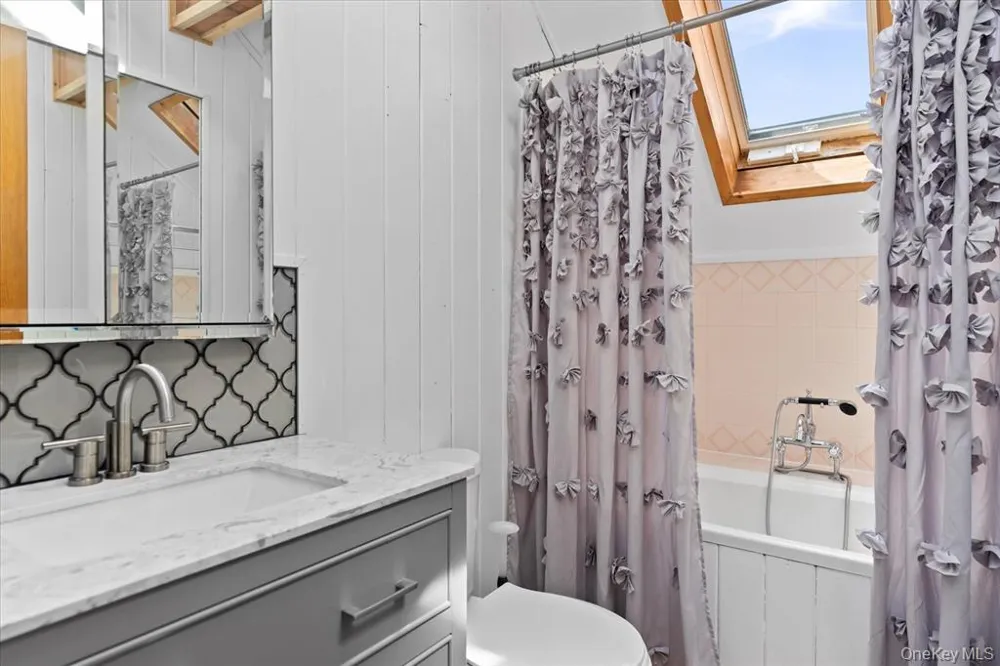 17 Bungalow Walk Ocean Beach, NY 11770