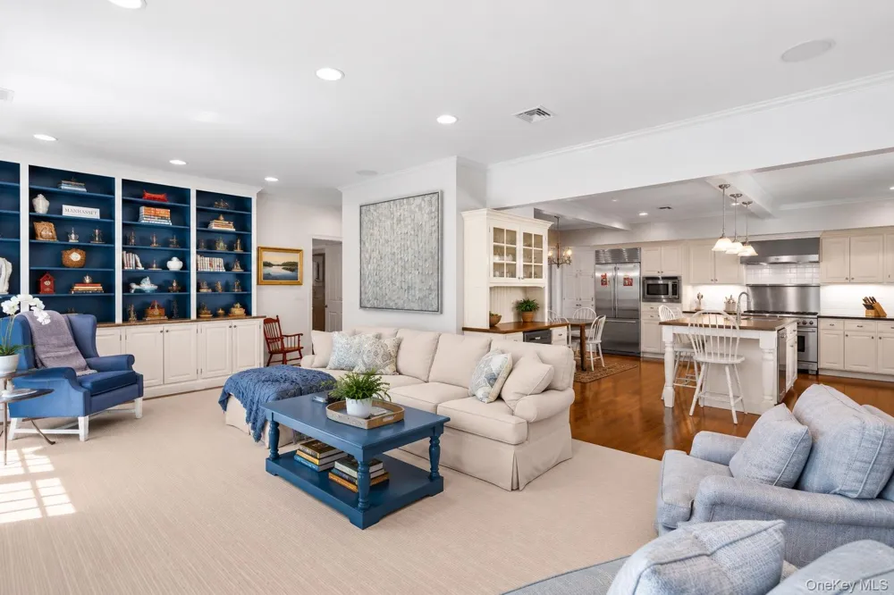 16 Middle Drive Manhasset, NY 11030