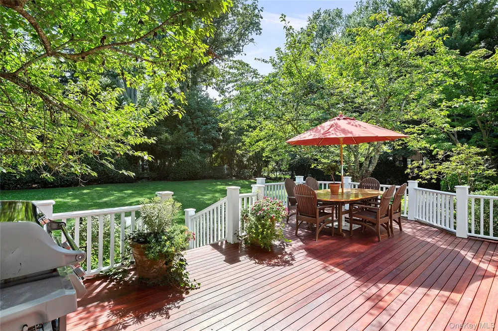 16 Middle Drive Manhasset, NY 11030