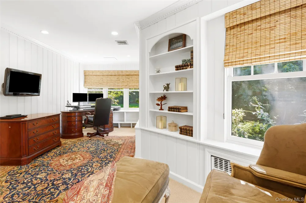16 Middle Drive Manhasset, NY 11030