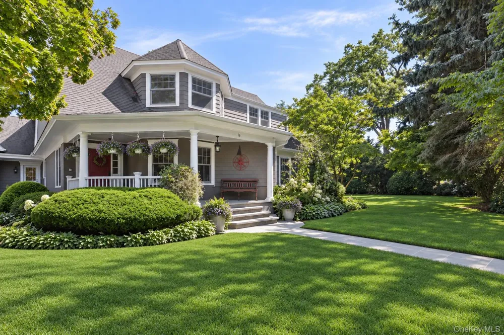 16 Middle Drive Manhasset, NY 11030
