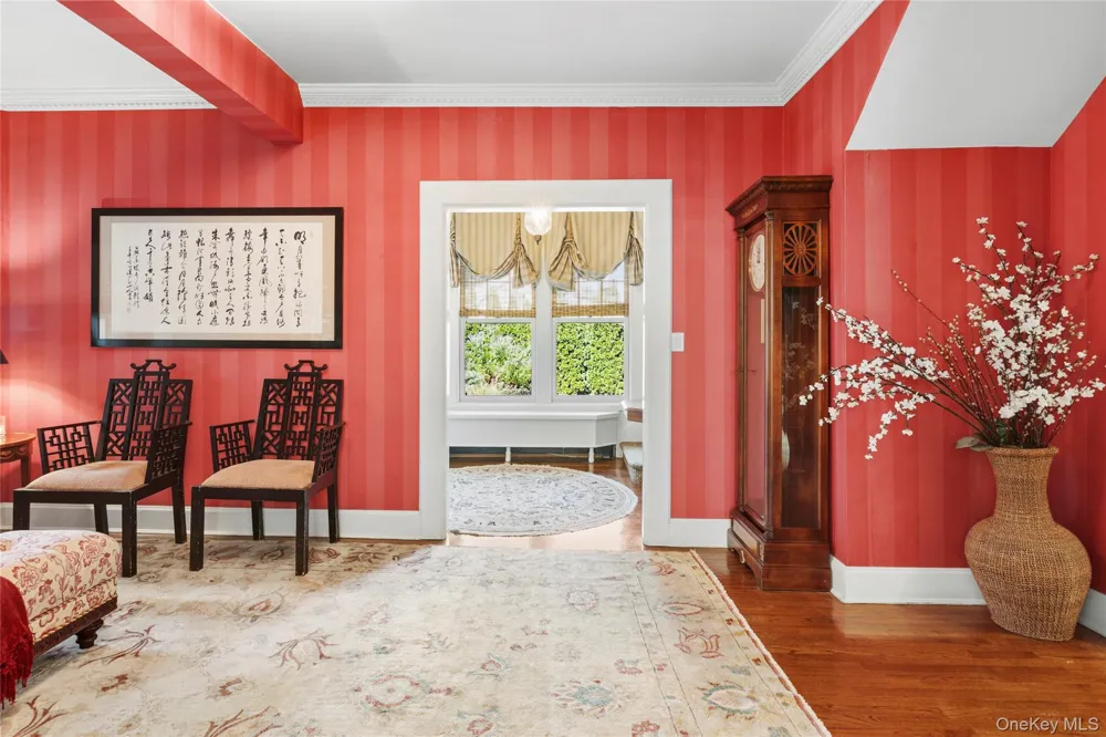 16 Middle Drive Manhasset, NY 11030