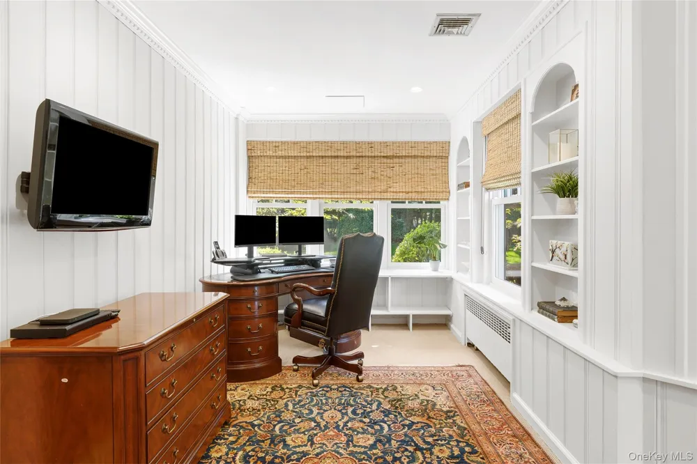 16 Middle Drive Manhasset, NY 11030