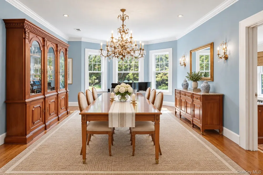 16 Middle Drive Manhasset, NY 11030