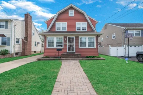 20 Nassau Boulevard