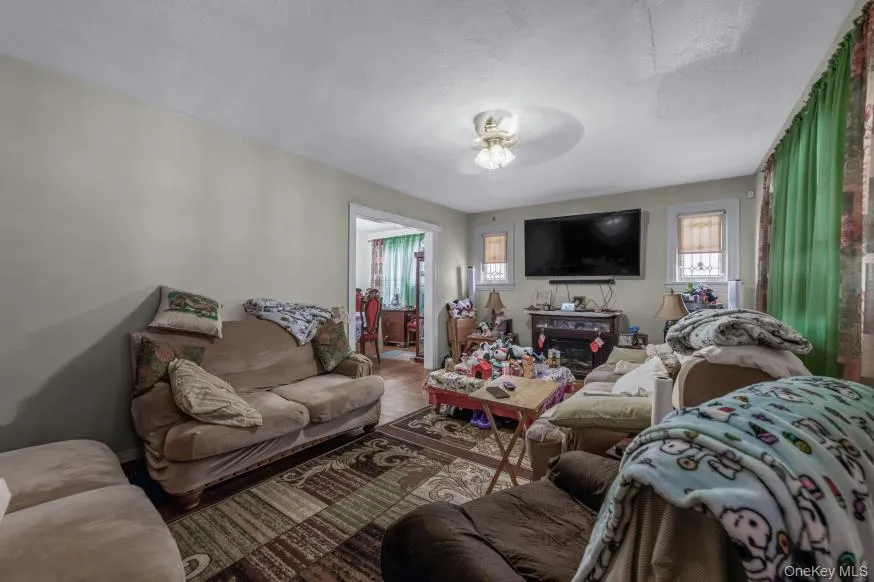20 Nassau Boulevard Malverne, NY 11565