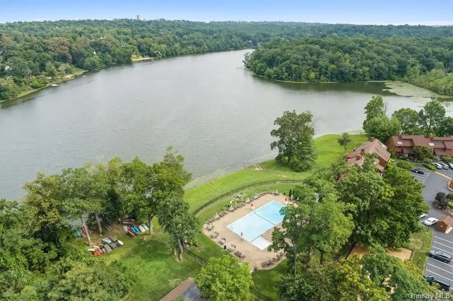 24 Leisure Way Mohegan Lake, NY 10547