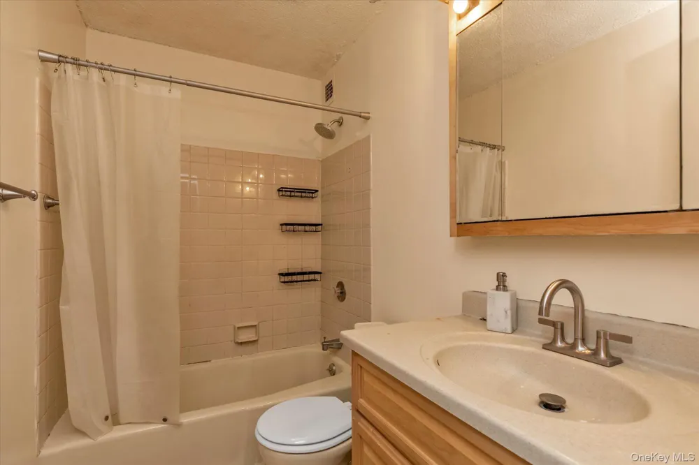 15038 Union Turnpike #2H Flushing, NY 11367