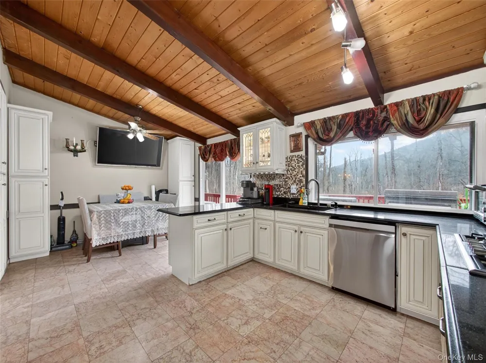 810 Haverstraw Road Suffern, NY 10901