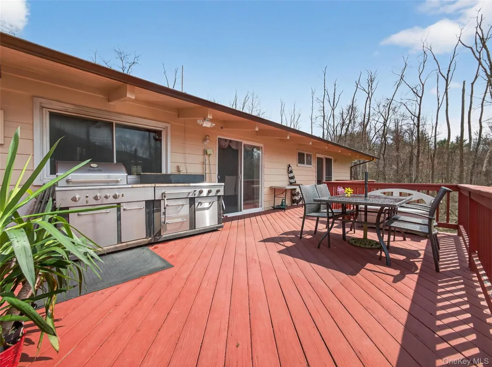 810 Haverstraw Road Suffern, NY 10901