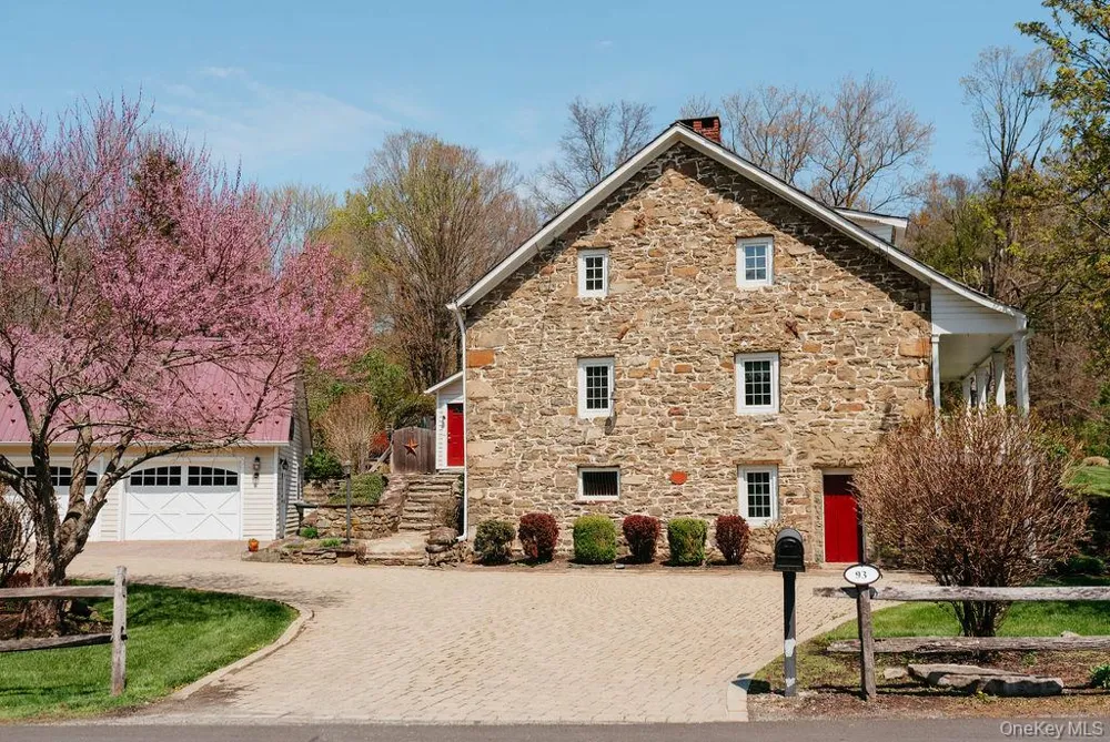 93 Horton Road Washingtonville, NY 10992