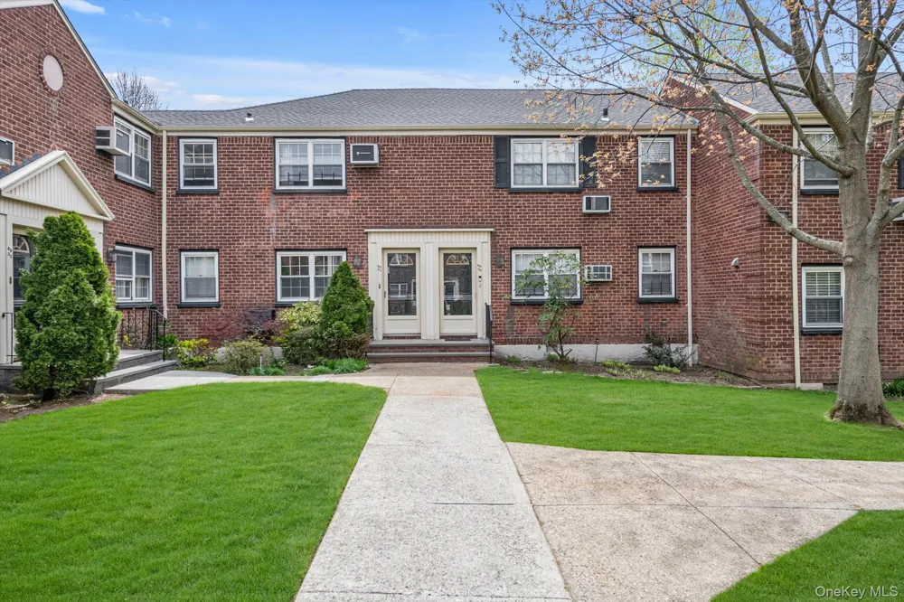 6939 213th Street #218 Oakland Gardens, NY 11364