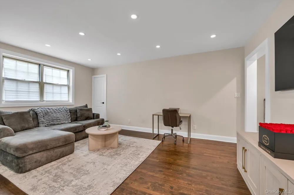 6939 213th Street #218 Oakland Gardens, NY 11364