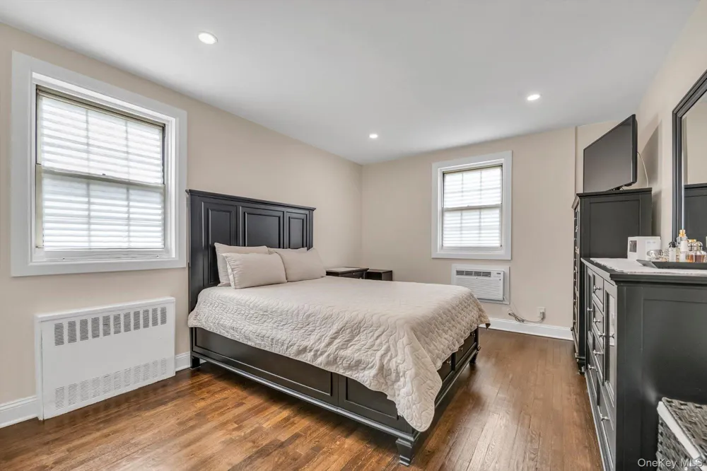 6939 213th Street #218 Oakland Gardens, NY 11364