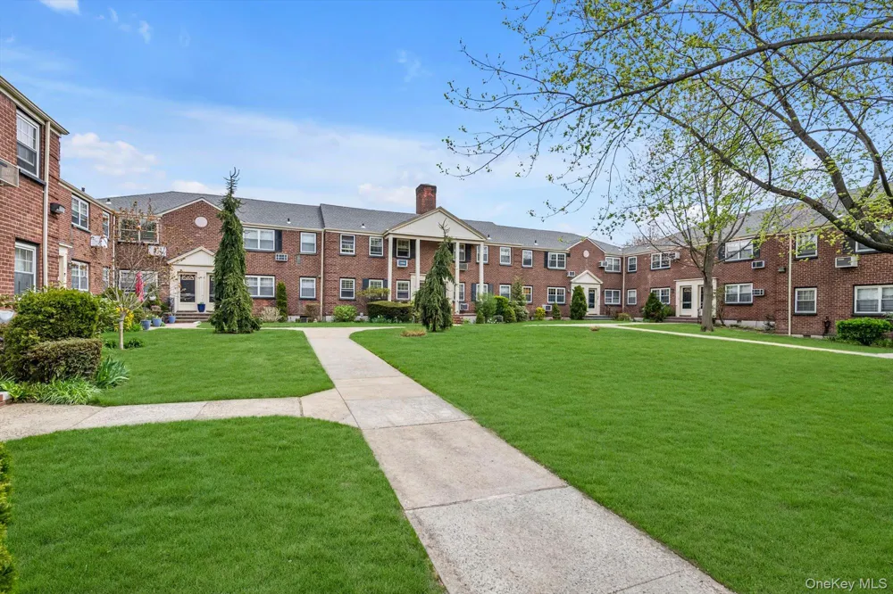 6939 213th Street #218 Oakland Gardens, NY 11364