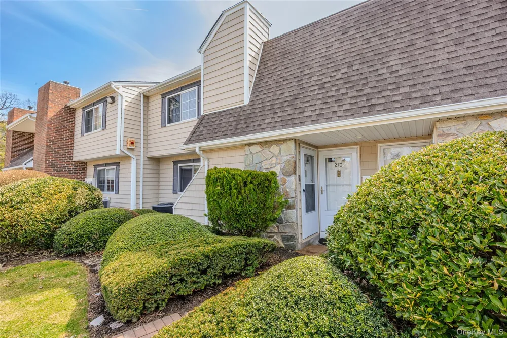 271 Lake Pointe Circle #271 Middle Island, NY 11953
