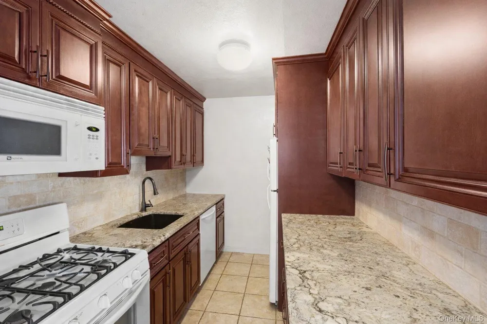 271 Lake Pointe Circle #271 Middle Island, NY 11953