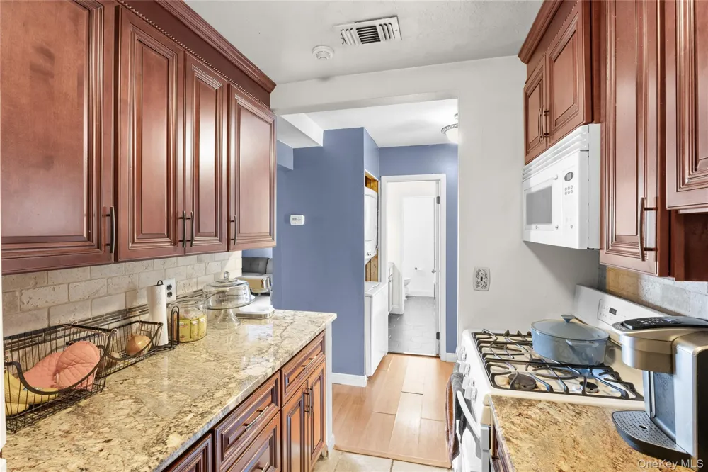 271 Lake Pointe Circle #271 Middle Island, NY 11953