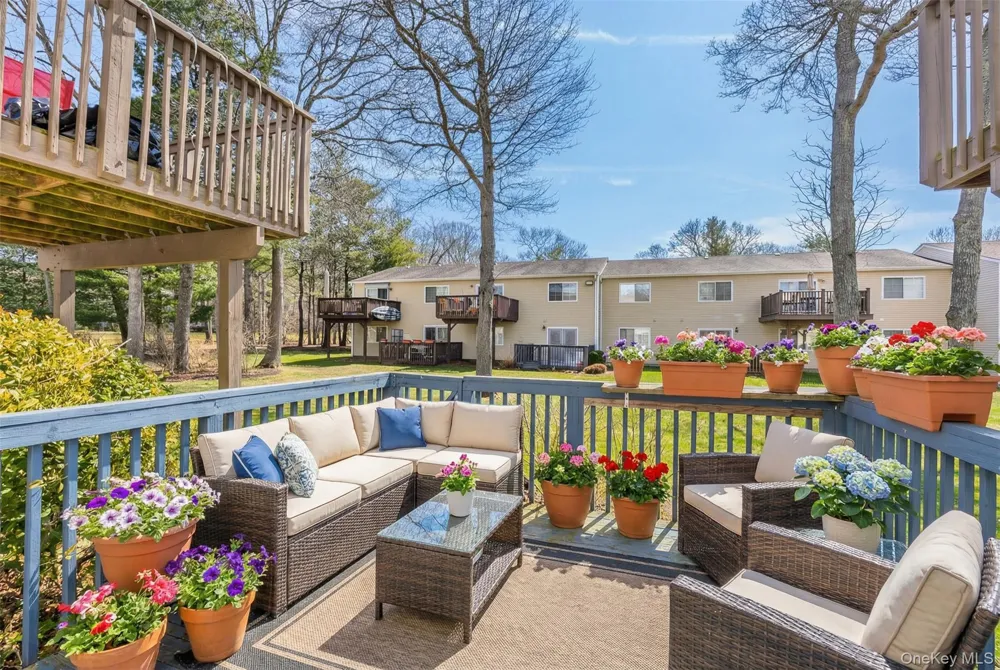 271 Lake Pointe Circle #271 Middle Island, NY 11953