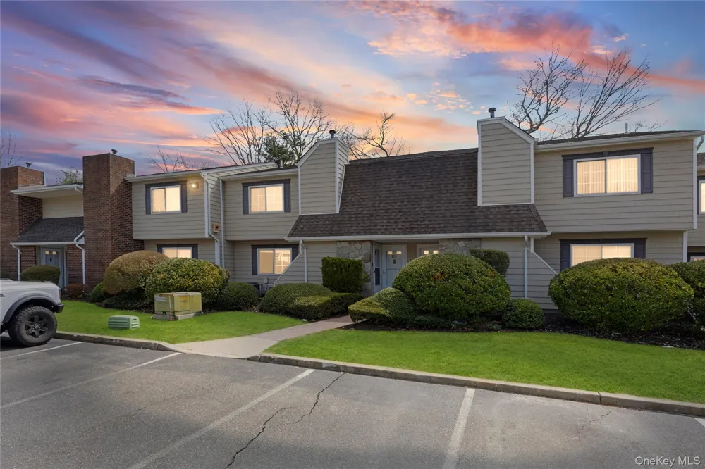 271 Lake Pointe Circle #271 Middle Island, NY 11953