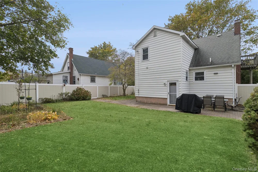 215 Hallock Landing Road Rocky Point, NY 11778
