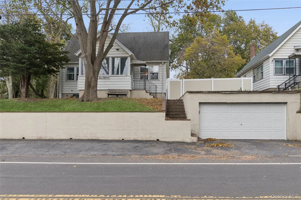 215 Hallock Landing Road Rocky Point, NY 11778
