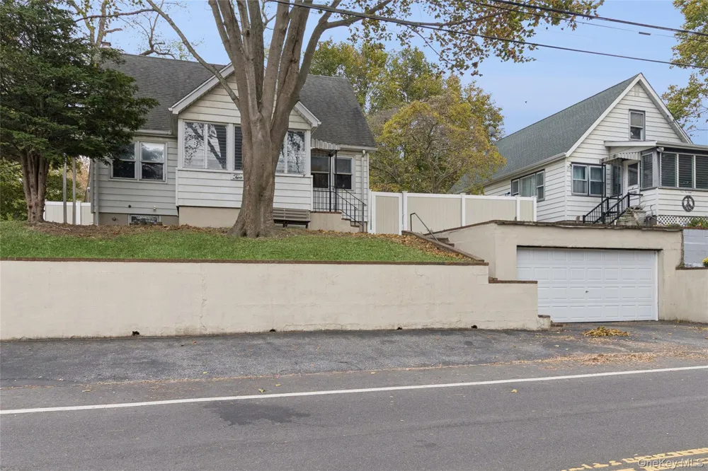 215 Hallock Landing Road Rocky Point, NY 11778