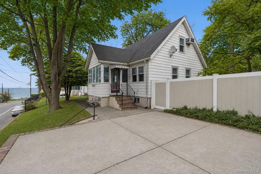 215 Hallock Landing Road Rocky Point, NY 11778