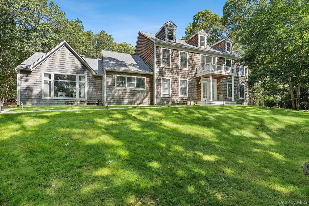 532 Blank Lane Water Mill, NY 11976