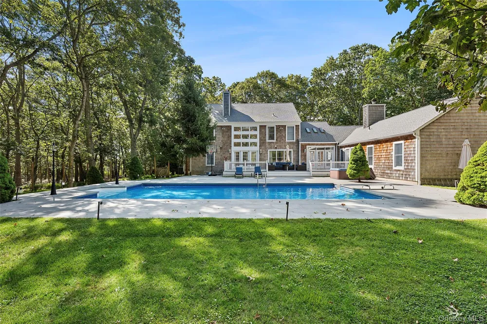 532 Blank Lane Water Mill, NY 11976