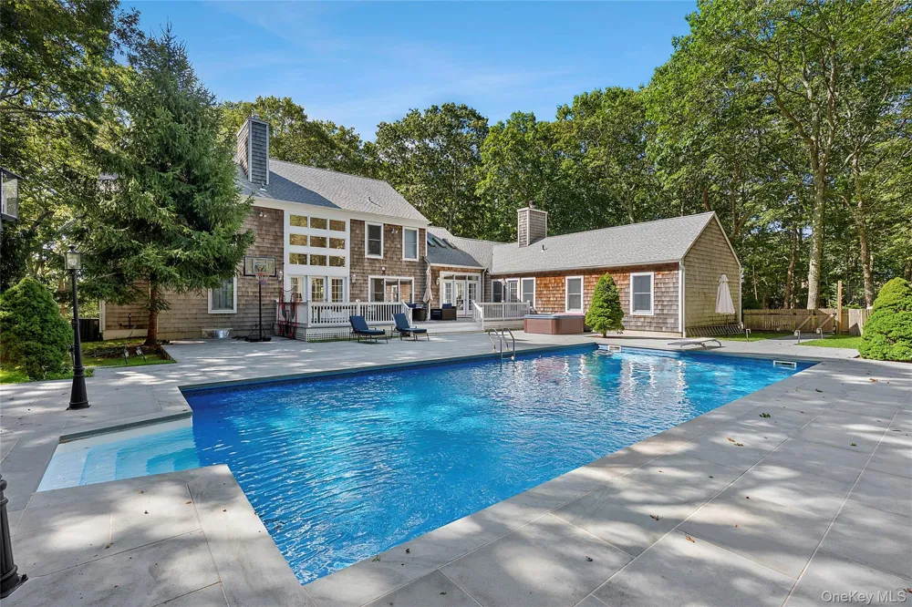 532 Blank Lane Water Mill, NY 11976