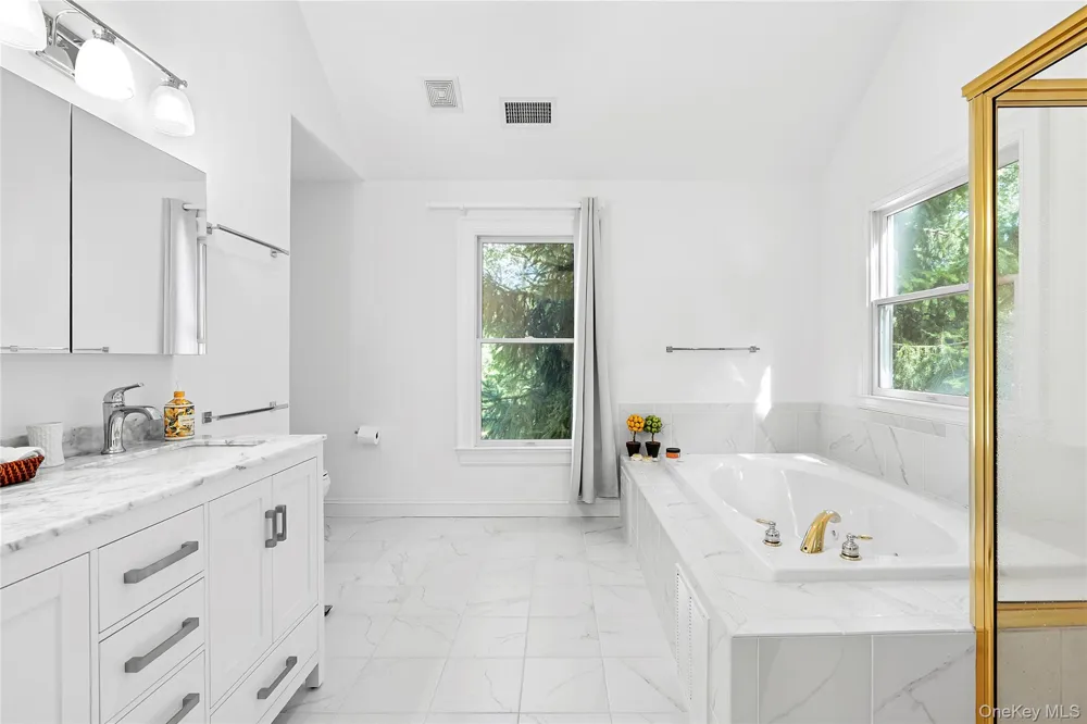532 Blank Lane Water Mill, NY 11976