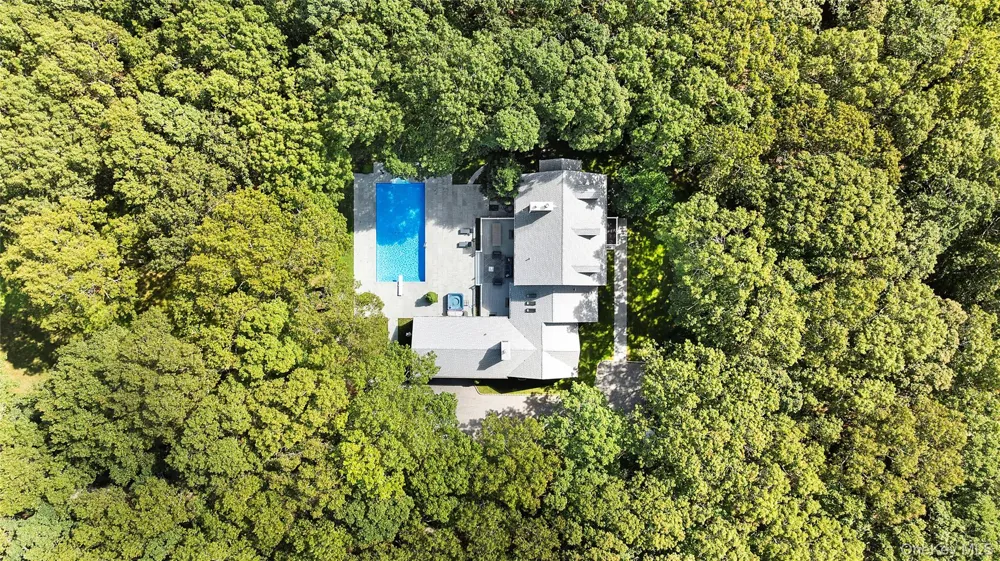 532 Blank Lane Water Mill, NY 11976