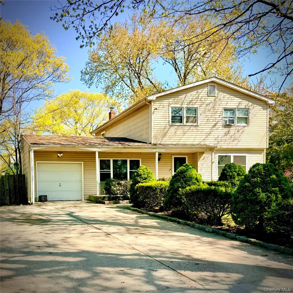 13 Hampton Avenue Mastic, NY 11950