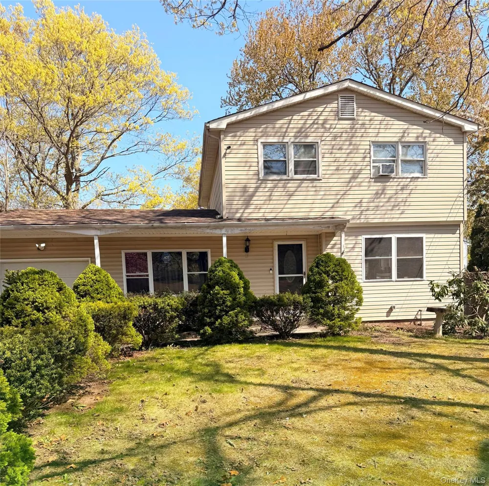 13 Hampton Avenue Mastic, NY 11950