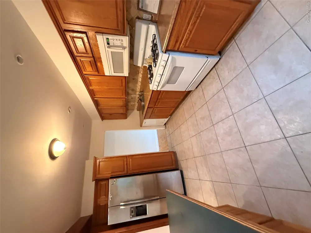 13 Hampton Avenue Mastic, NY 11950