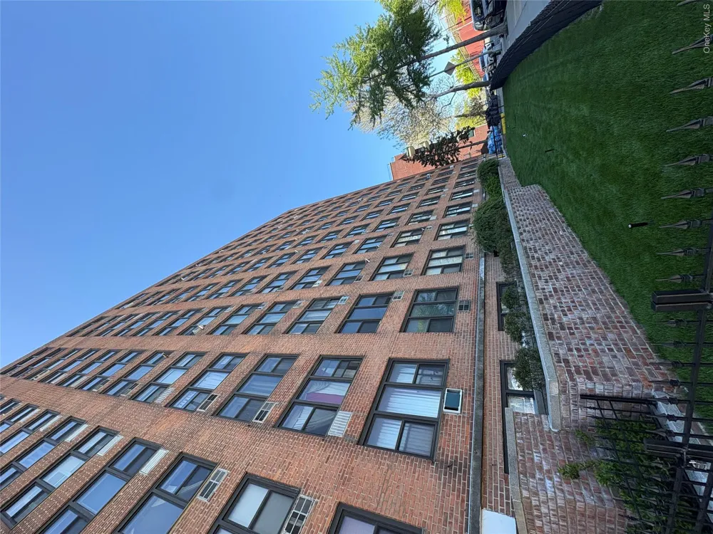 3121 Middletown Road #1G Bronx, NY 10461