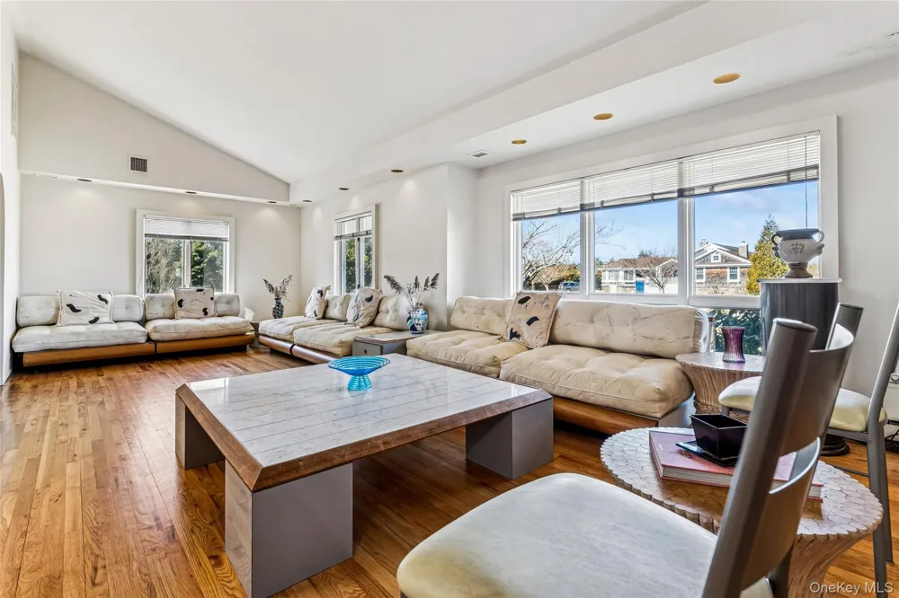 22 Meadow Lane Westhampton Beach, NY 11978