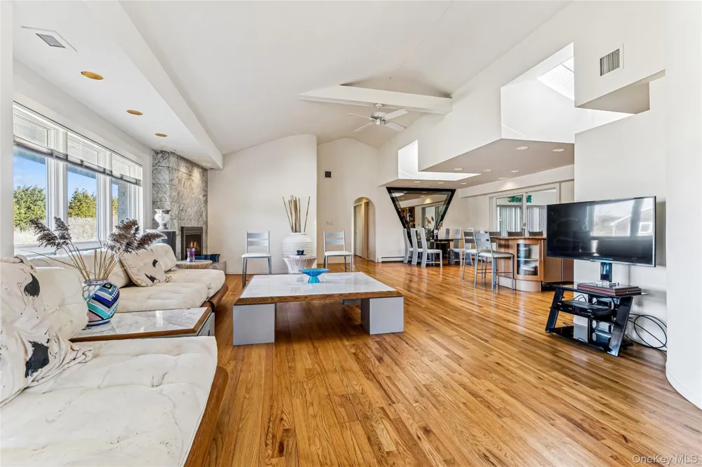 22 Meadow Lane Westhampton Beach, NY 11978